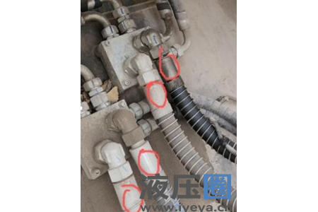 经常弯曲运动的高压橡胶软管,套筒和橡胶管相交处容漏油,请教下有好的解决办法吗?