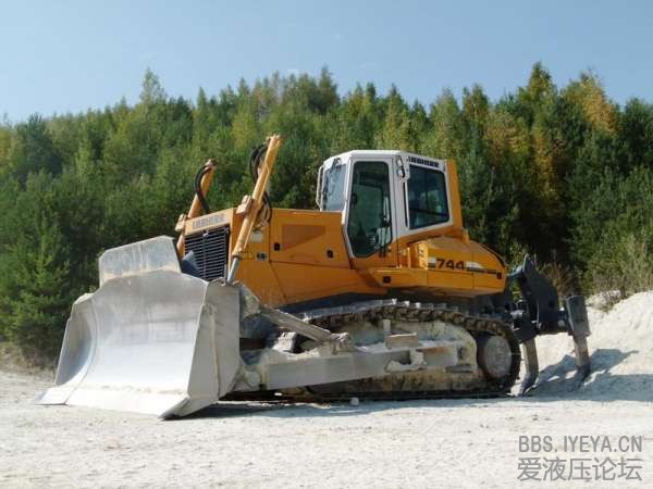 Liebherr PR744 Planierraupe